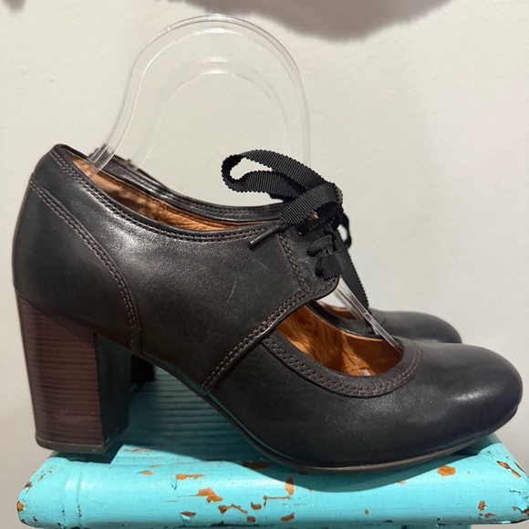 Clarks Town Cloak Black Leather Mary Jane Pumps Block Heel Lace Up Size 7.5 - Picture 3 of 15